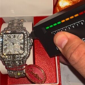 CARTIER SANTOS 
Pass diamond test verify on ft
- box - bag - card - shopping bag